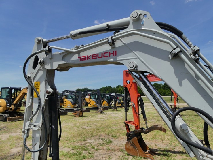 2020-takeuchi-tb225-image-7