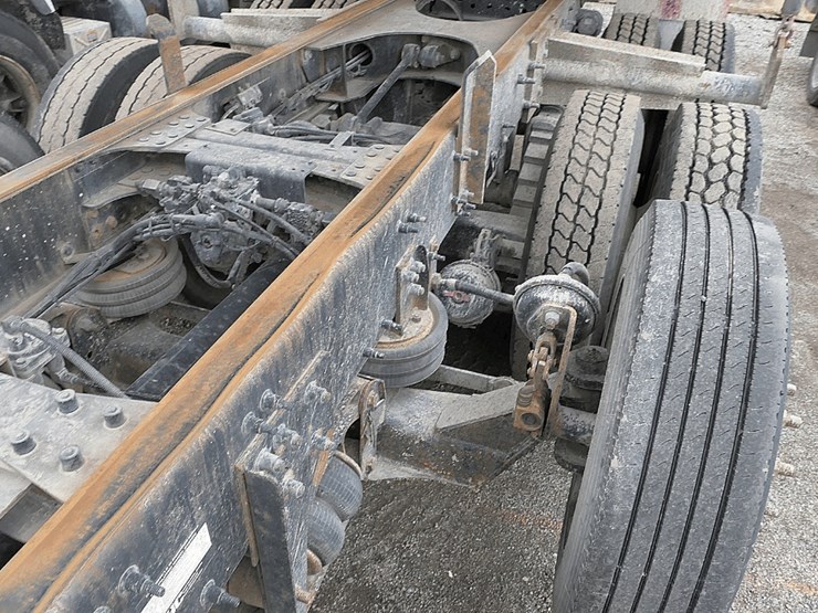 2017-mack-granite-gu713-image-42