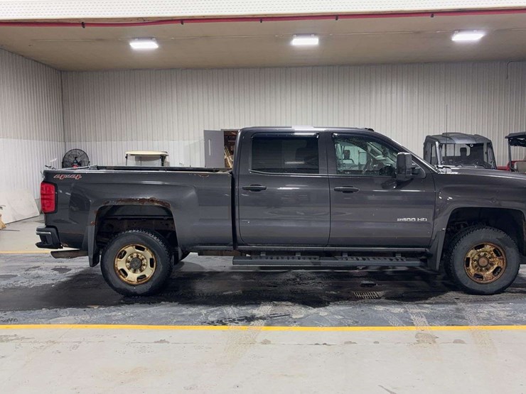2016-chevrolet-silverado-2500hd-image-6