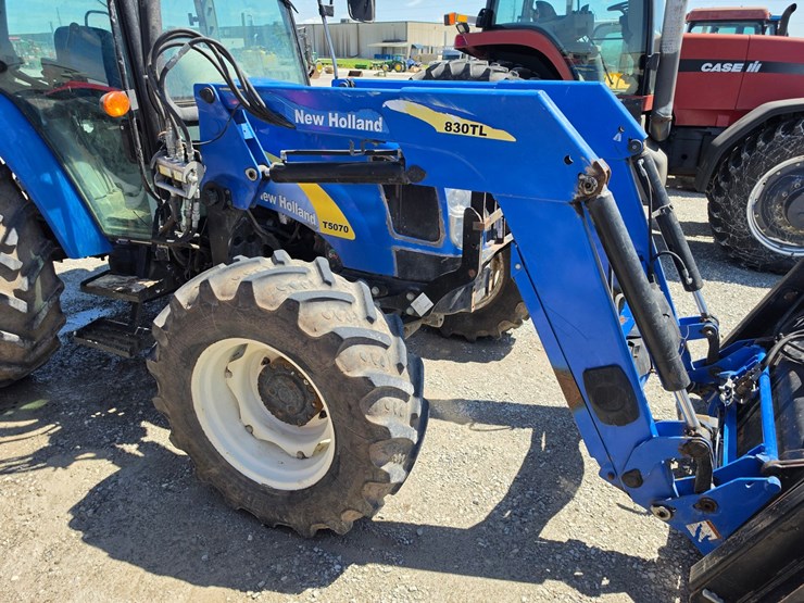 2008-new-holland-t5070-image-23
