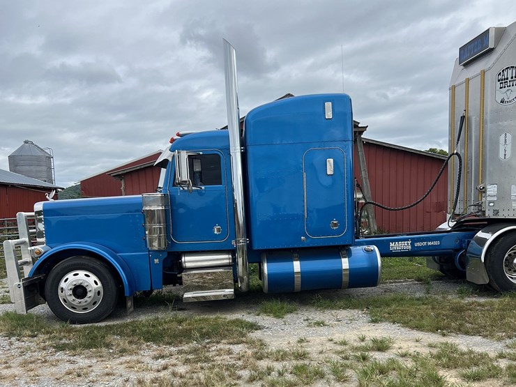 2002-peterbilt-379-image-1