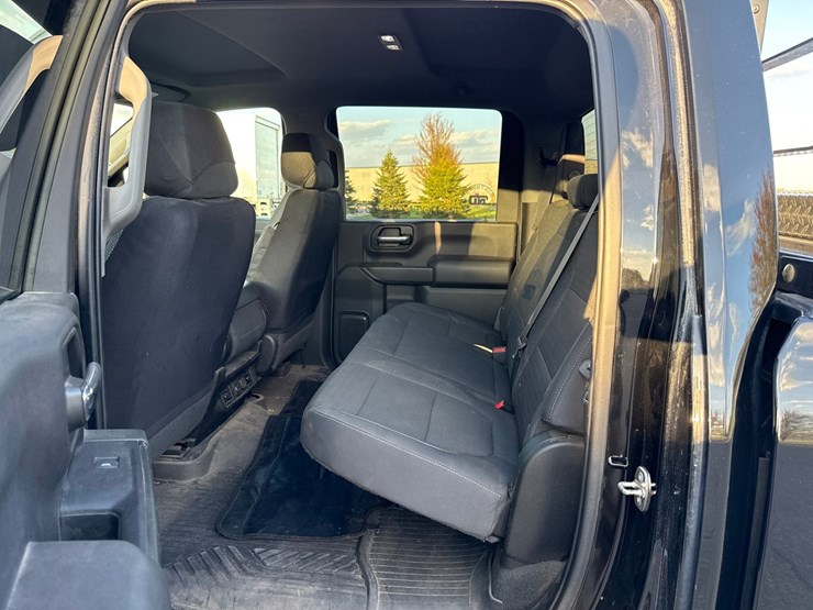 2022-chevrolet-3500-image-32