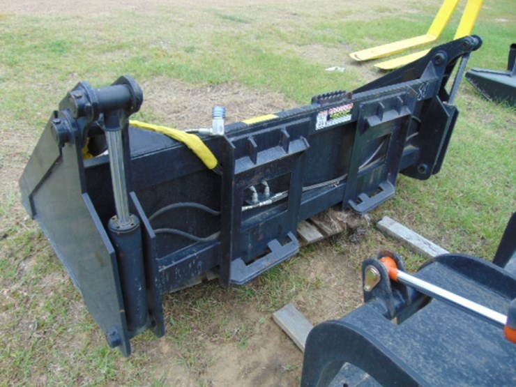 4-in-1-80"-clam-bucket--quick-attach-image-2