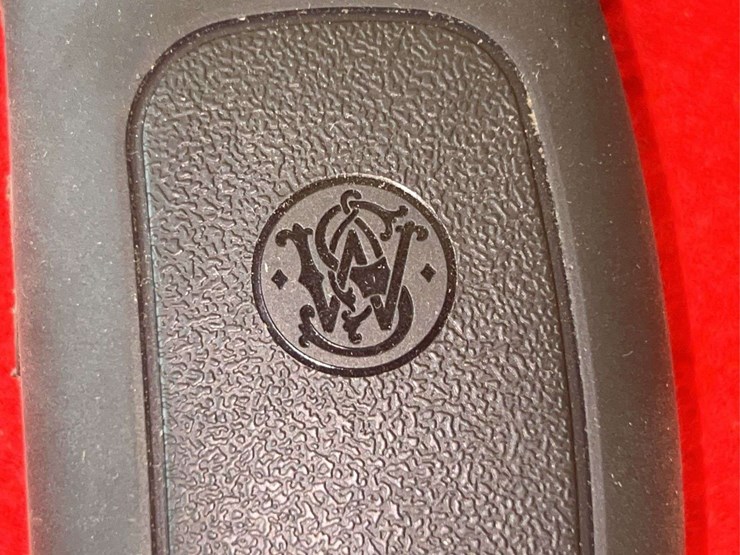 smith-&-wesson-model-22s-semi-auto-pistol-.22-lr-image-16