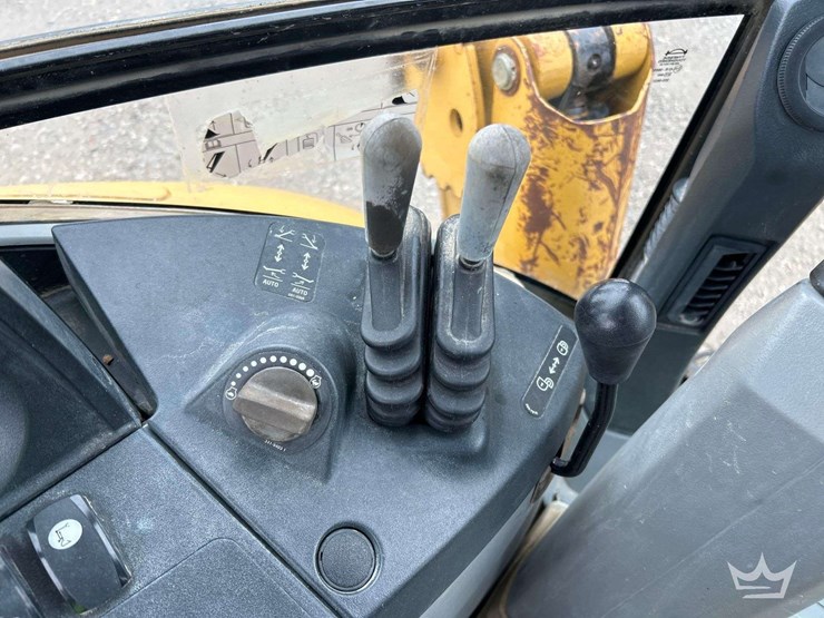 2013-caterpillar-420f-image-19