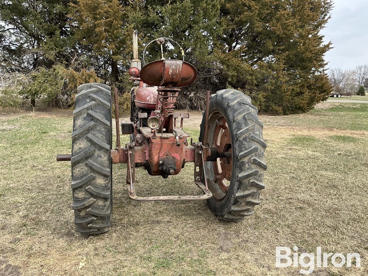 1953-farmall-super-h-2wd-tractor-image-6