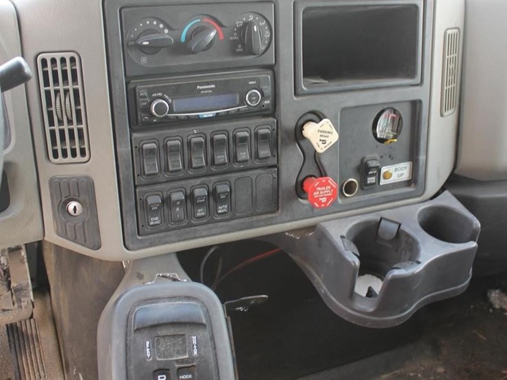 2011-international-workstar-7400-image-10