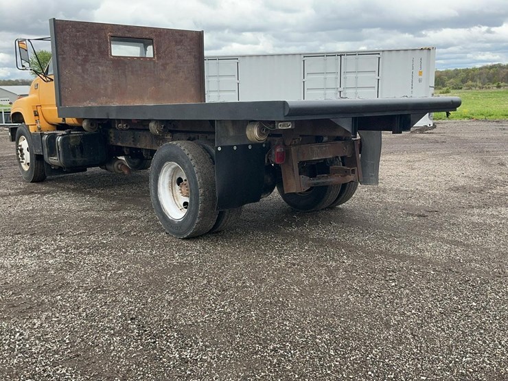 #1952-•-2000-gmc-6500-flatbed-truck-image-3