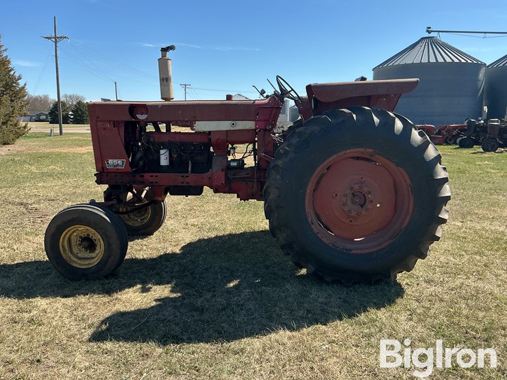 1972-farmall-656-2wd-tractor-image-8