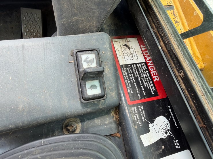 deere-333e-image-11