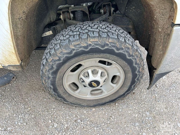 2015-chevrolet-silverado-2500hd-image-29
