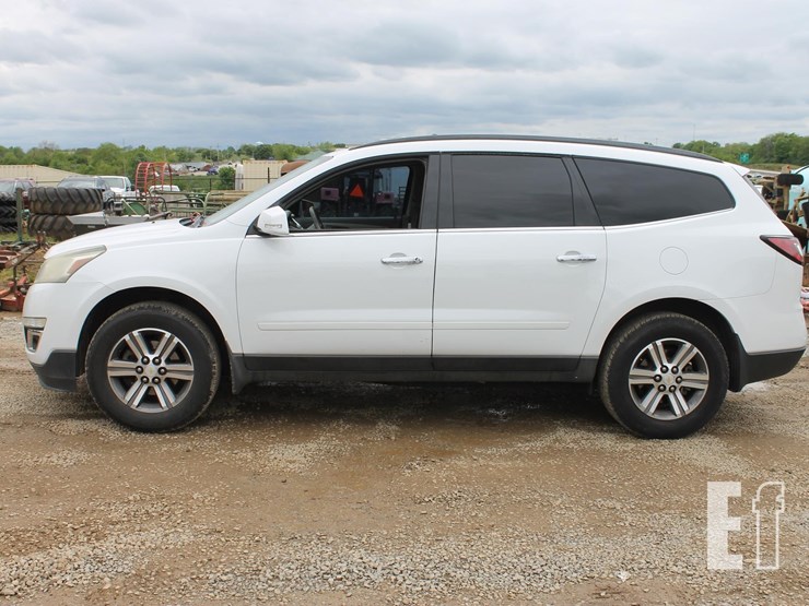 2016-chevrolet-traverse-image-2