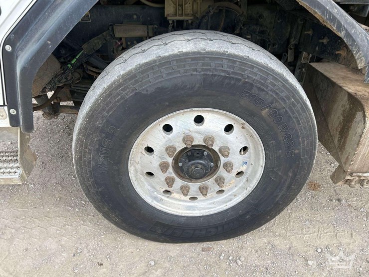 2019-peterbilt-520-image-35
