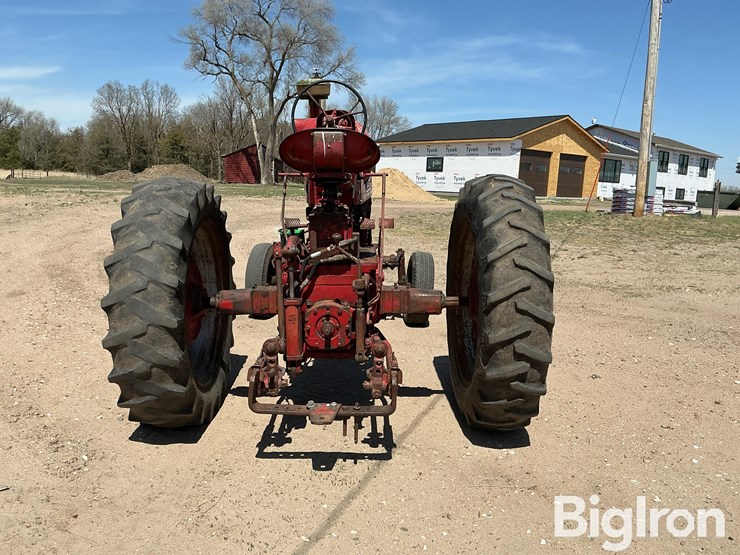 1956-farmall-400-2wd-tractor-image-6