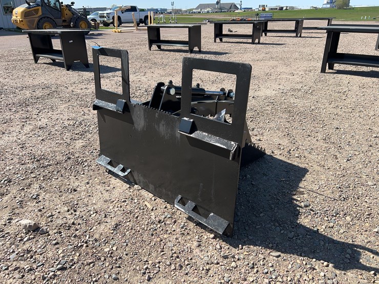skid-steer-spade-grapple-image-3