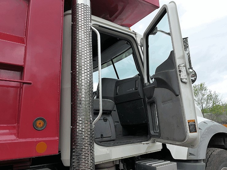 2017-mack-granite-gu713-image-32