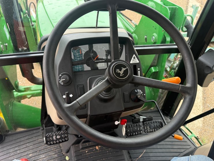 john-deere-5055e-image-39