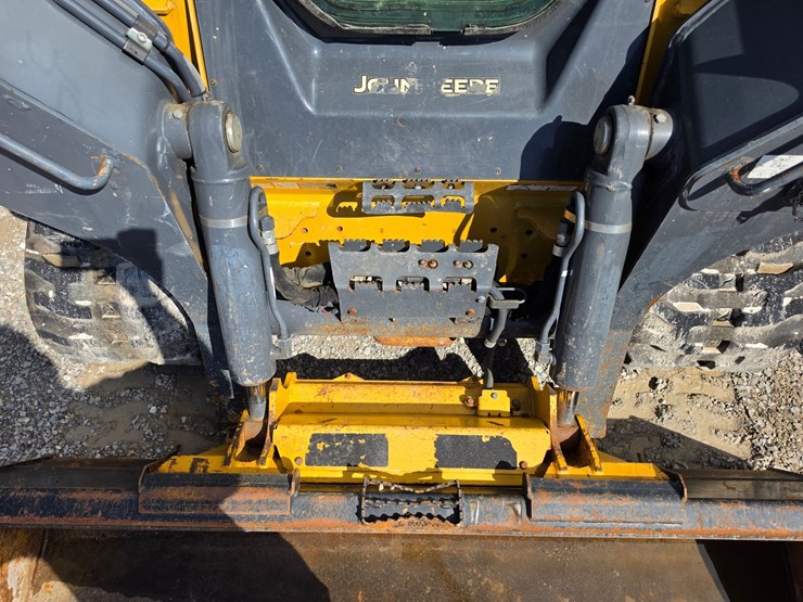 2018-deere-331g-image-5