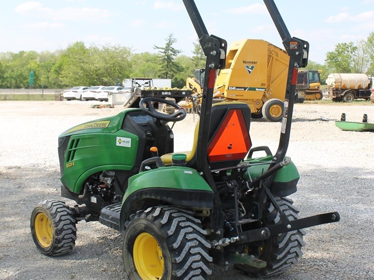 john-deere-1023e-image-3