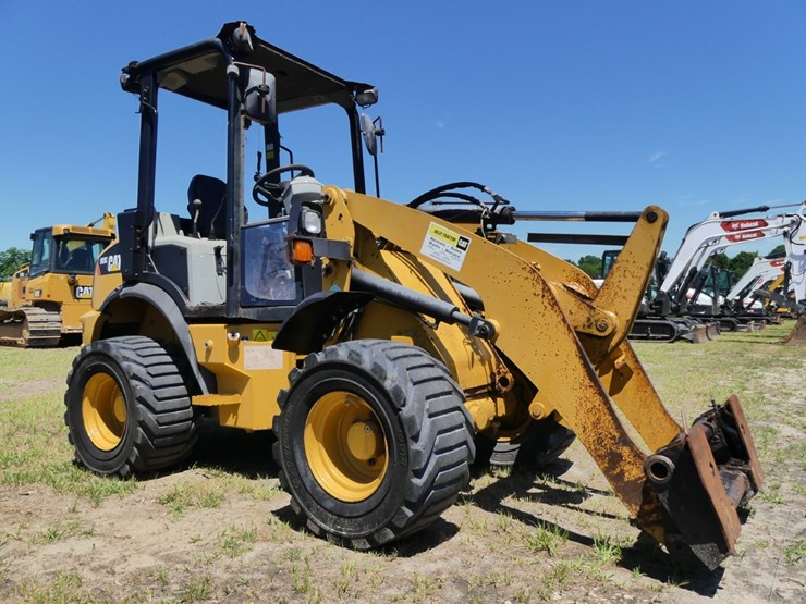 2015-caterpillar-903c-image-2