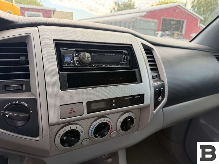 2010-toyota-tacoma-image-25