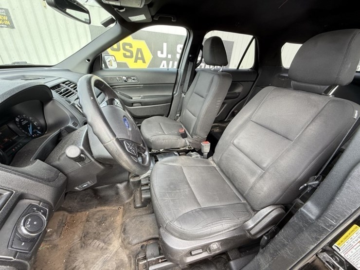 2017-ford-explorer-image-23