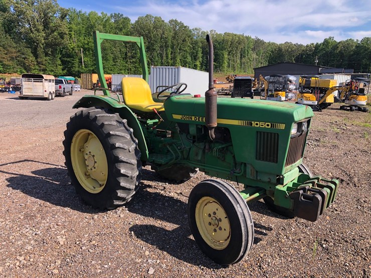 john-deere-1050-image-1