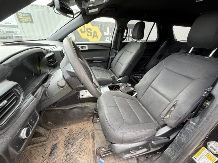 2020-ford-explorer-image-24