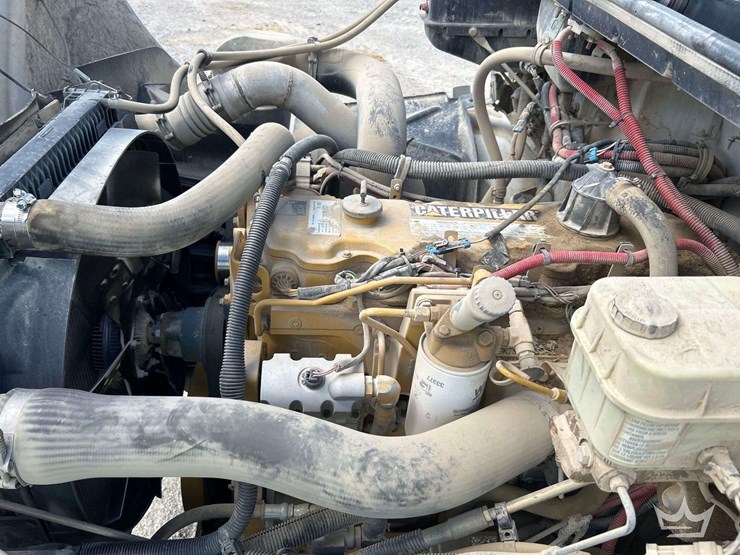2004-freightliner-fl70-image-9