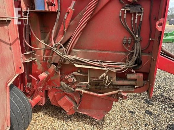 massey-ferguson-1756-image-11