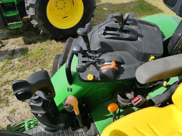2024-john-deere-5120m-image-11