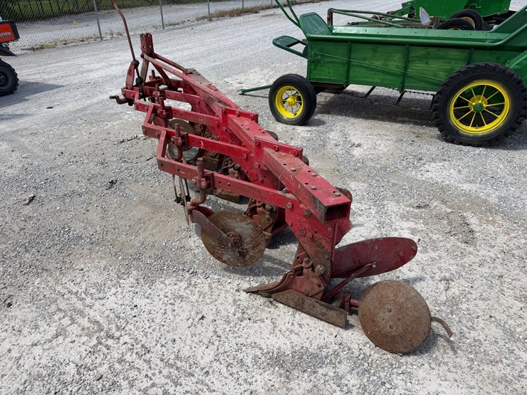 massey-ferguson-82-image-3