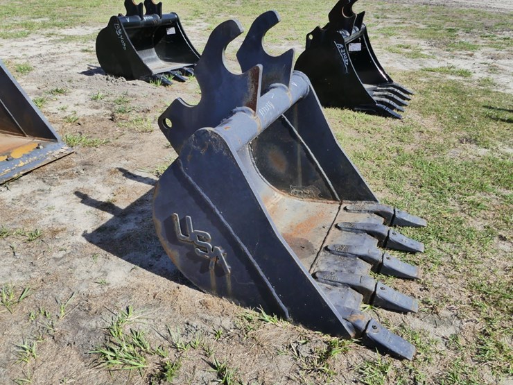 24"-excavator-bucket-image-1