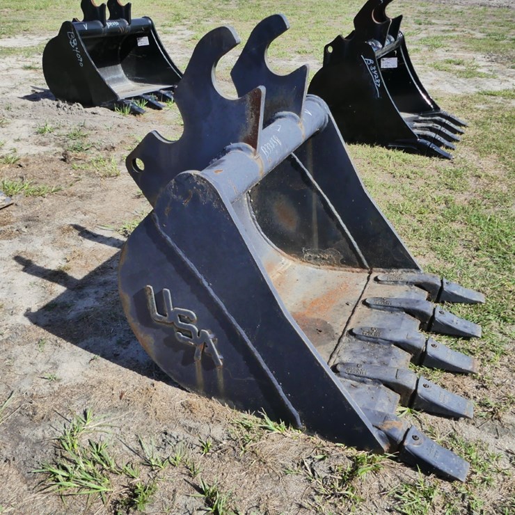 24" Excavator Bucket