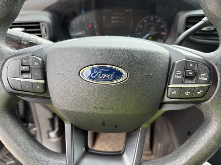 2020-ford-explorer-image-29