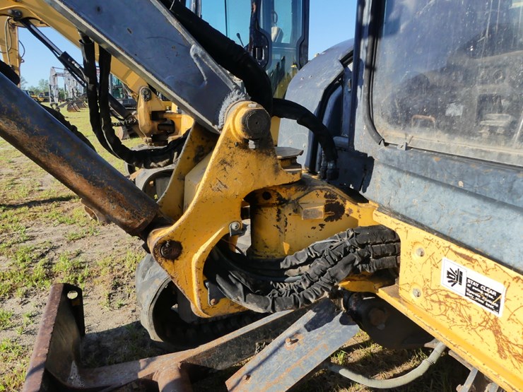 2010-deere-50d-image-11