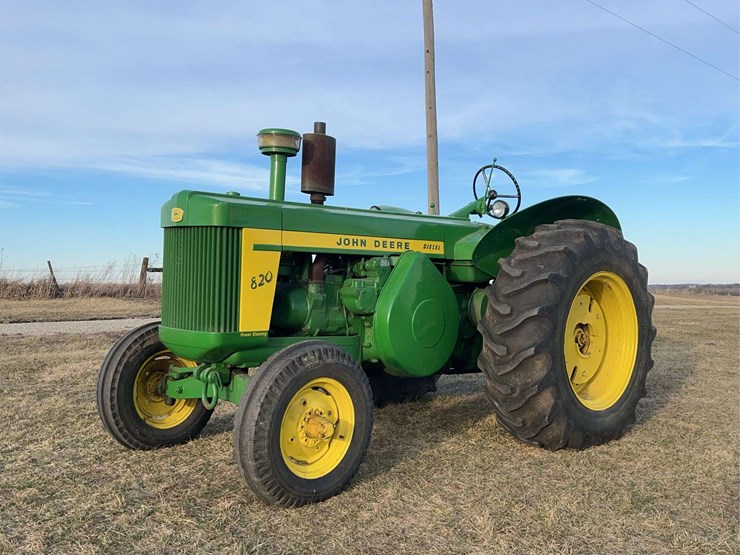 john-deere-820-image-1