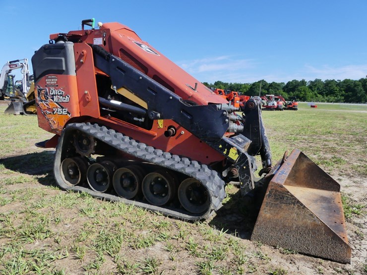 2021-ditch-witch-sk752-image-2