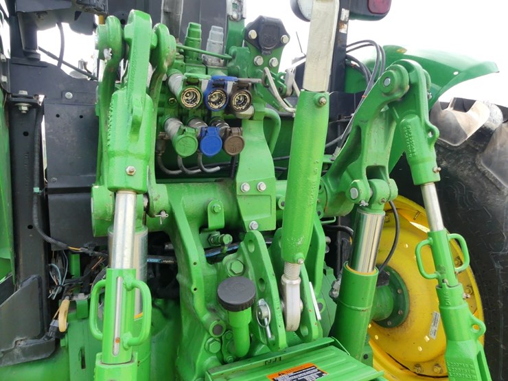 2024-john-deere-5120m-image-6