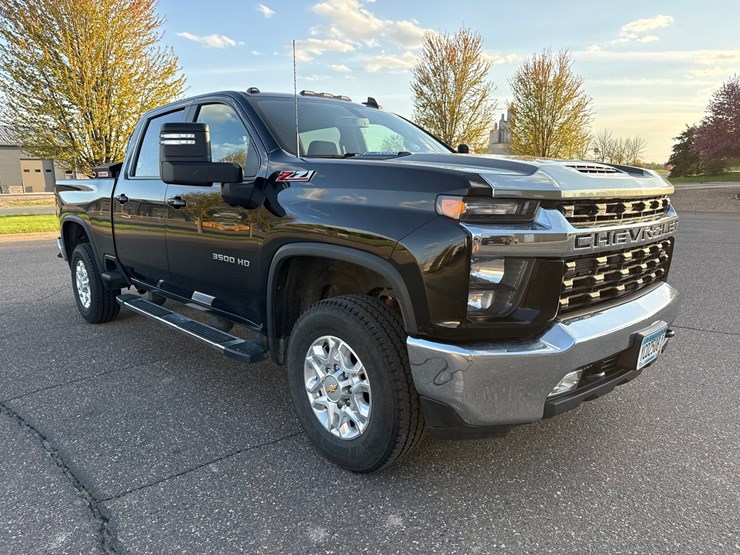 2022-chevrolet-3500-image-7