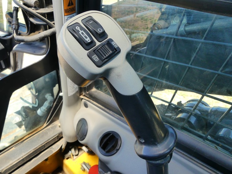 new-holland-c232-image-13
