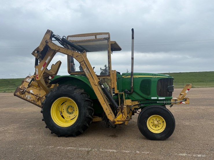 john-deere-6215-image-4