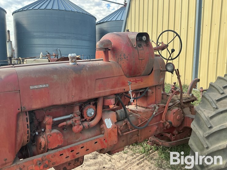 1955-farmall-400-2wd-tractor-image-16