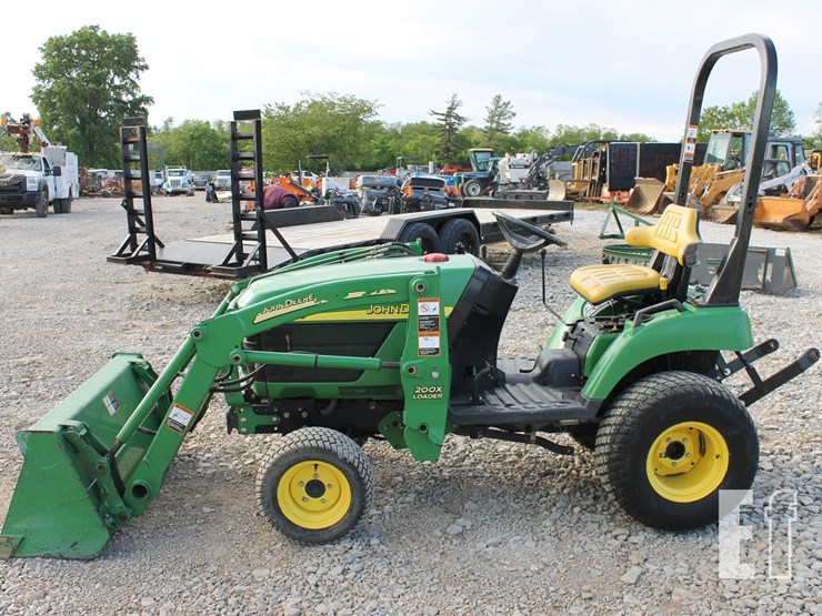 john-deere-2210-image-2