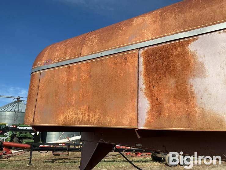 1986-s-&-s-t/a-livestock-trailer-image-16