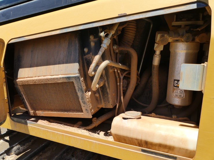 2015-caterpillar-d3k2-image-9