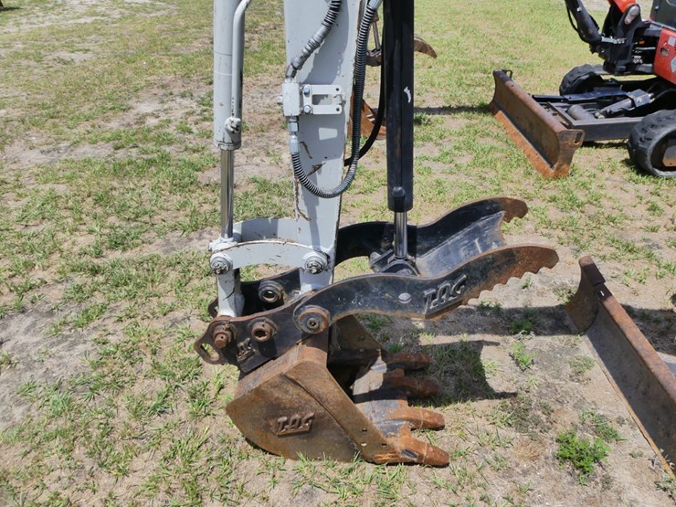 2020-takeuchi-tb225-image-8