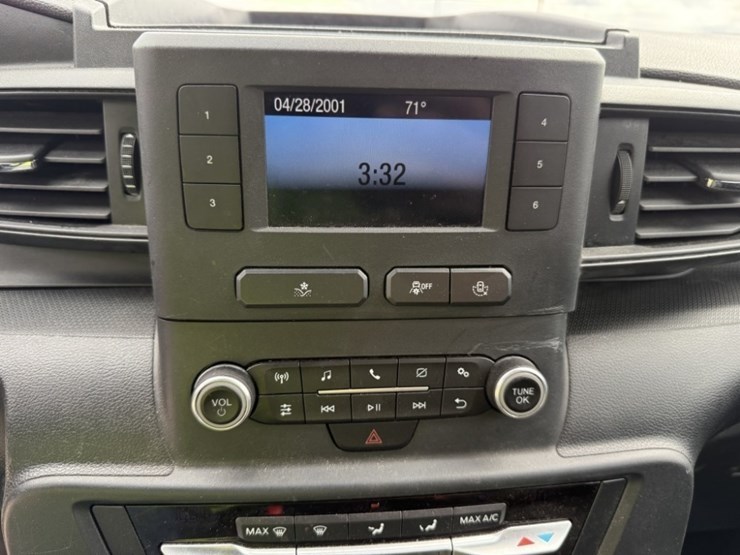 2020-ford-explorer-image-30