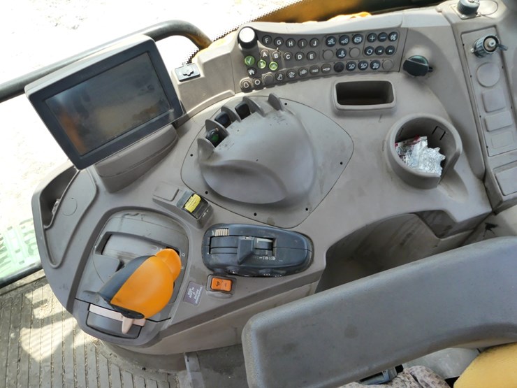 2014-john-deere-6125r-image-11
