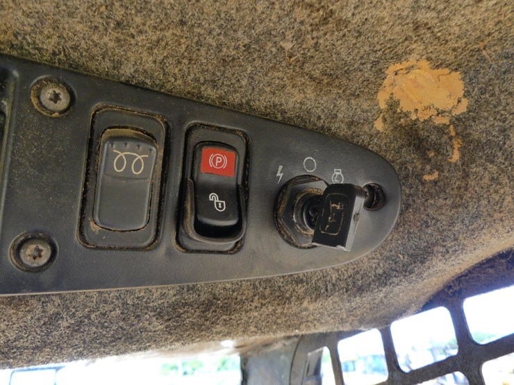2000-john-deere-250-image-15